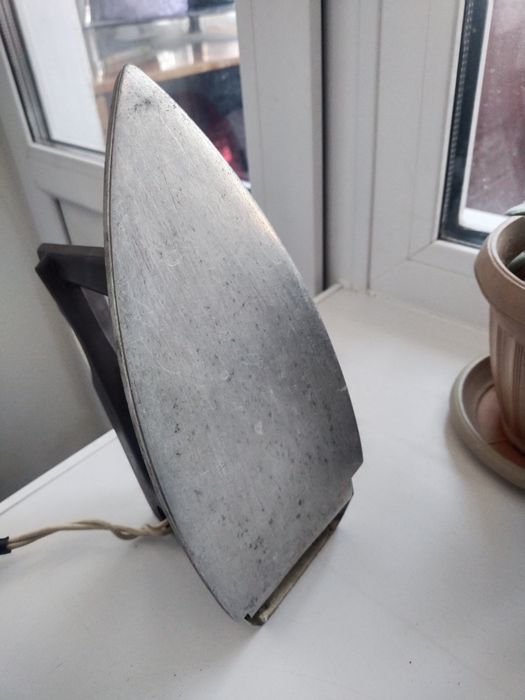 Продам утюг сделано в СССР 1988 г.