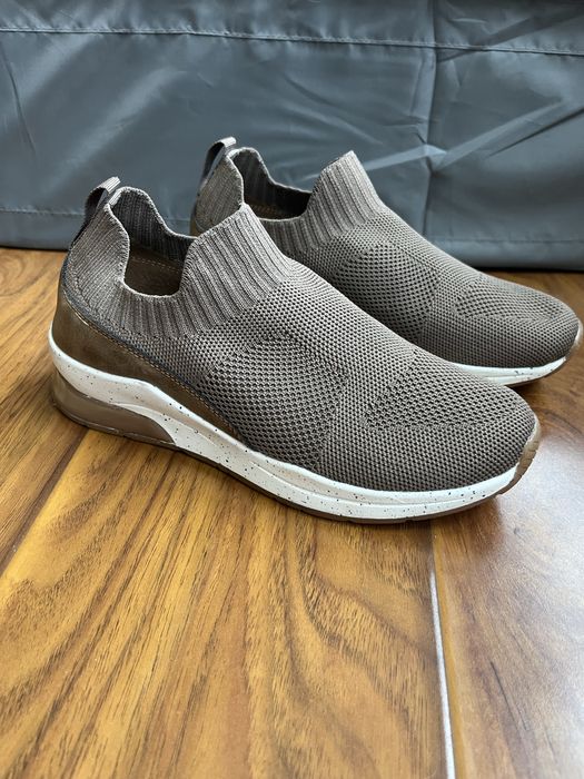 Продаюися кроссрвки. Размер 36