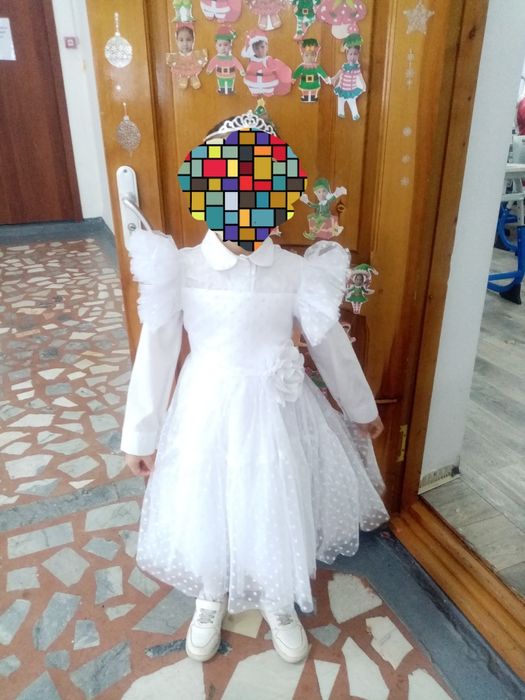 Продам платье для девочки 5 6 лет