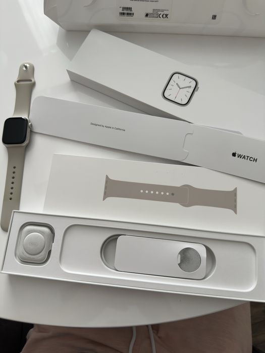 Apple Watch Series 7 – 41 mm Starlight (часовник apple 7 серия)
