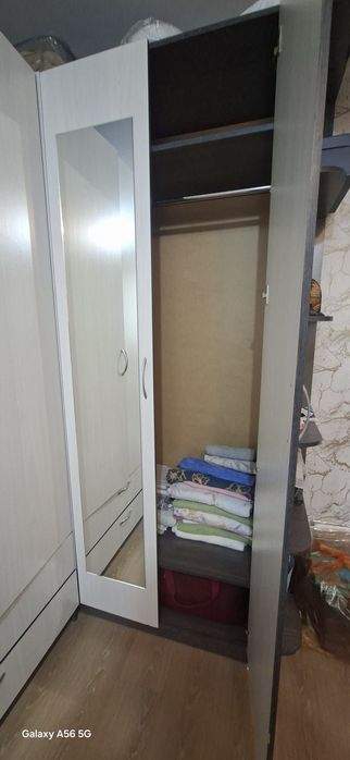Срочно продам шкаф угловой