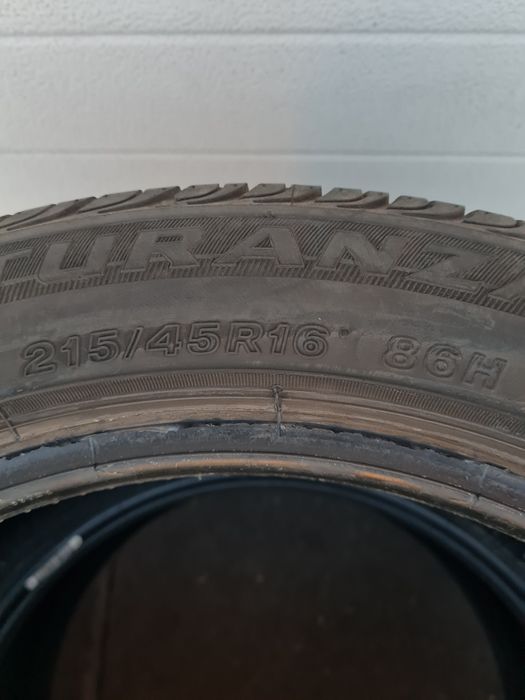Летни гуми 2 броя BRIDGESTONE Tyranza ER300 215 45 R16 дот 4818