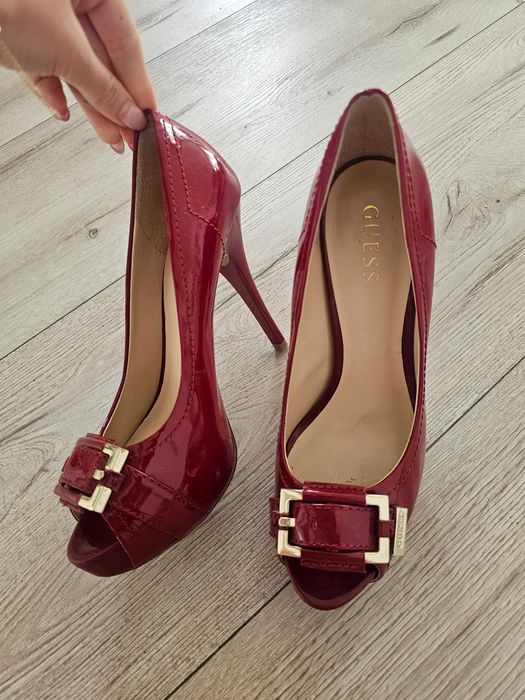 Guess обувки червени