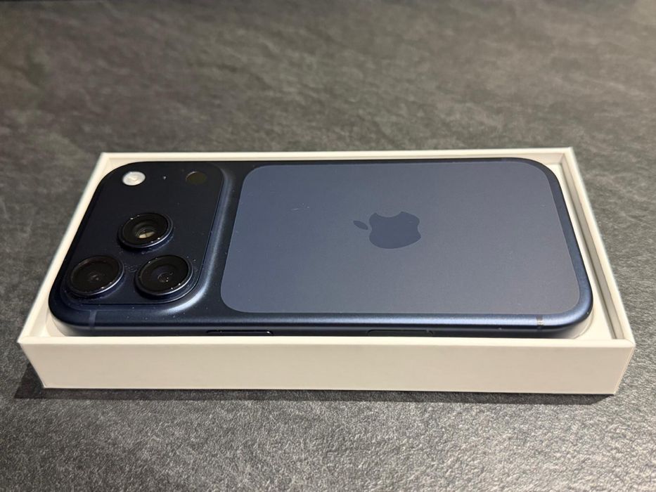 Iphone 17 pro 256 GB Deep Blue stare 10/10 baterie 96%