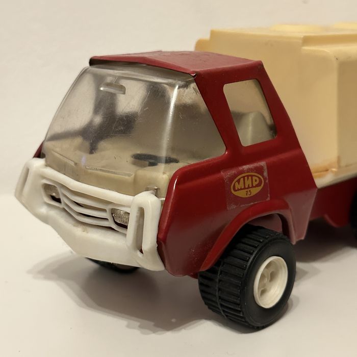 Камион Цистерна Петрол Мир