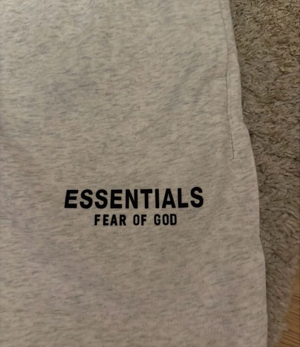 Pantaloni essentials