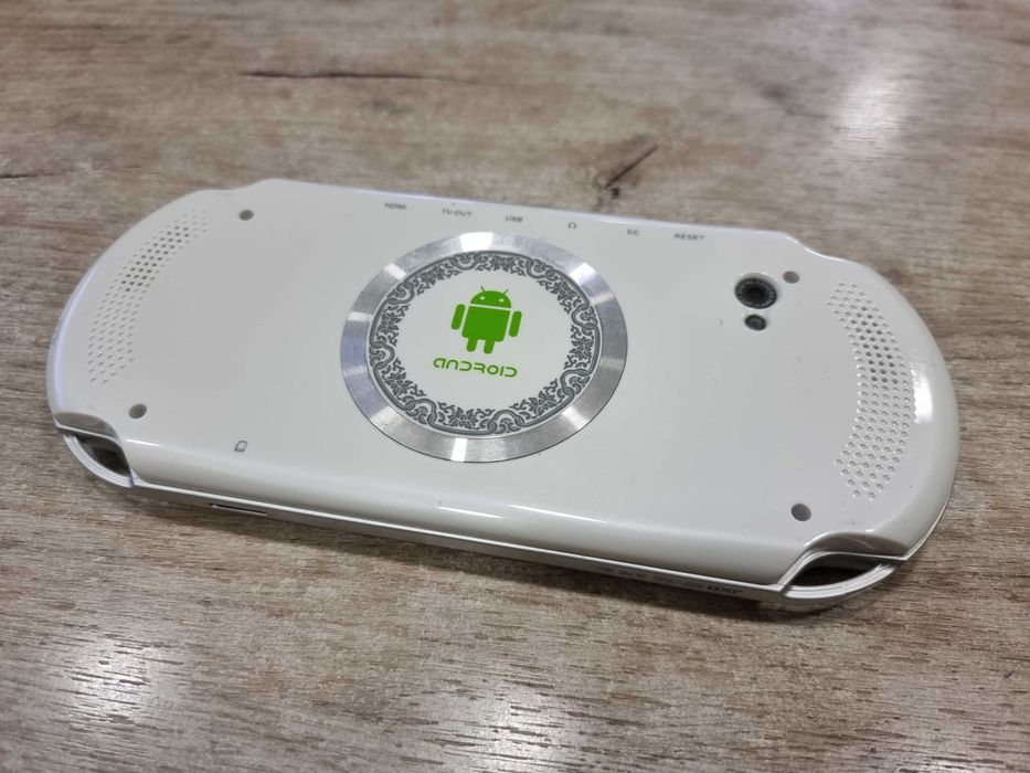 Гейм-конзолата - Портативна Android конзола