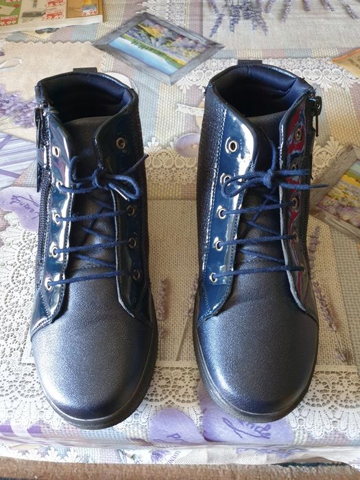 Дамски обувки номер 36 неразличими от нови