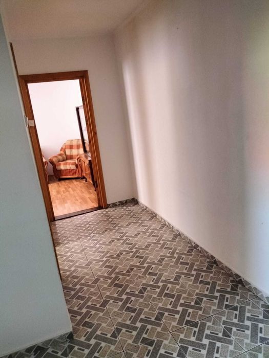 Ofer spre închiriere apartament cu 2 camere