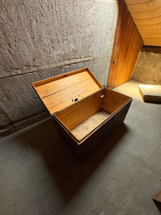 Дървен старинен сандък