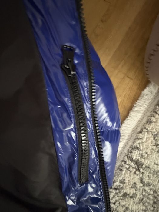 Geaca hugo boss , lucioasa albastra , calitate premium