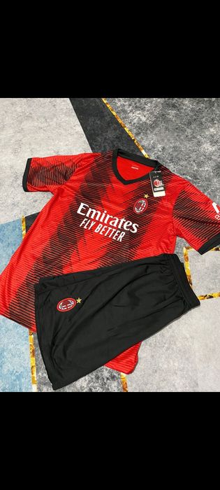 Футболка 4900тг   .