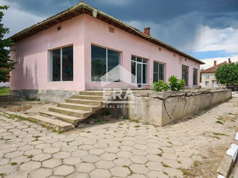 ЕКСКЛУЗИВНО! ЕРА Дръстър предлага за продажба търговска сграда в с. Су