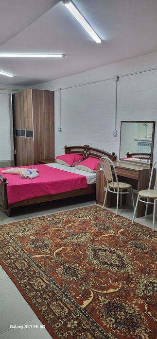 Комната в жилом дома, посуточно  .