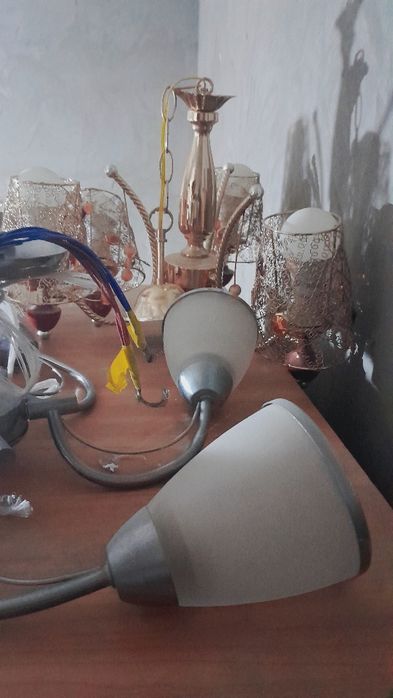 Люстра сатылады.