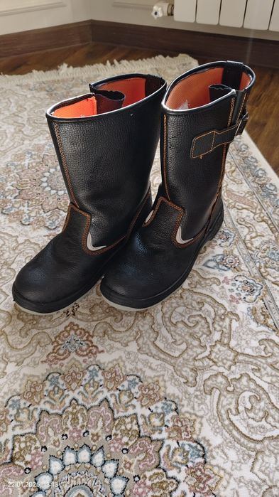 Еркаклар етиги сотилади