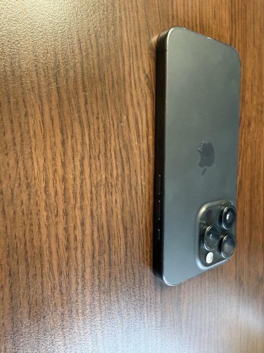 iPhone 15 Pro Black с  батерия 100%