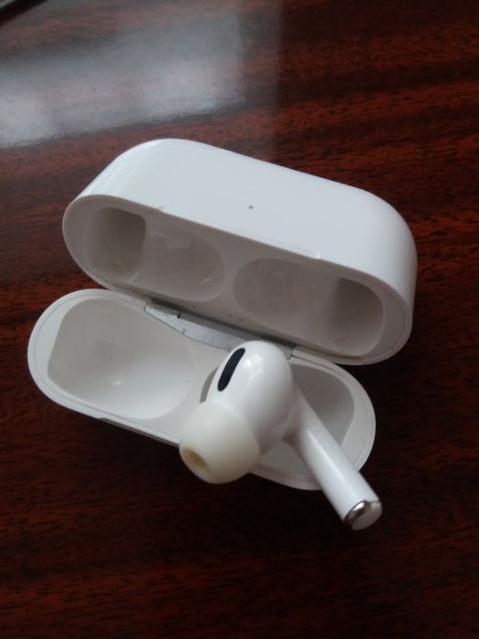 Наушник  айфон Apple .