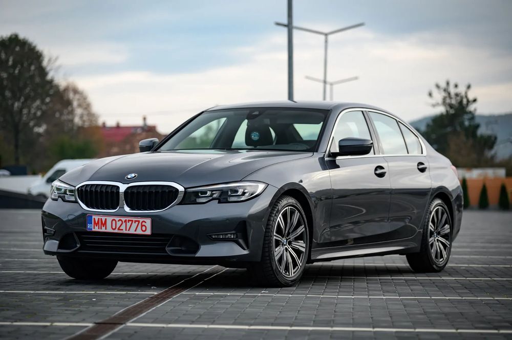 BMW Seria 3 BMW 330i 2.0, HarmanKardon, Digital cockpit, încălzire scaune, piele