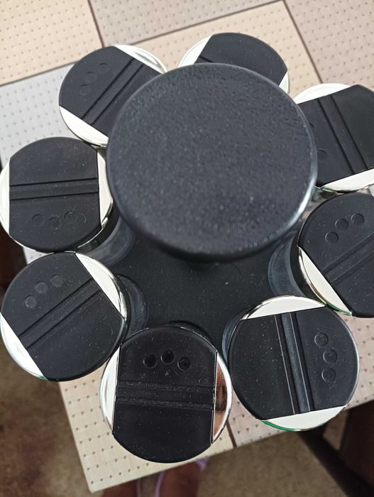 Сет за подправки с осем бурканчета