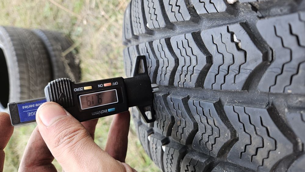 2бр гуми 215 65 16С семперит