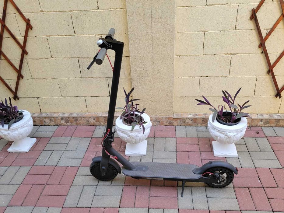 Xiaomi M365 Trotinetă Electrică – Stare Bună