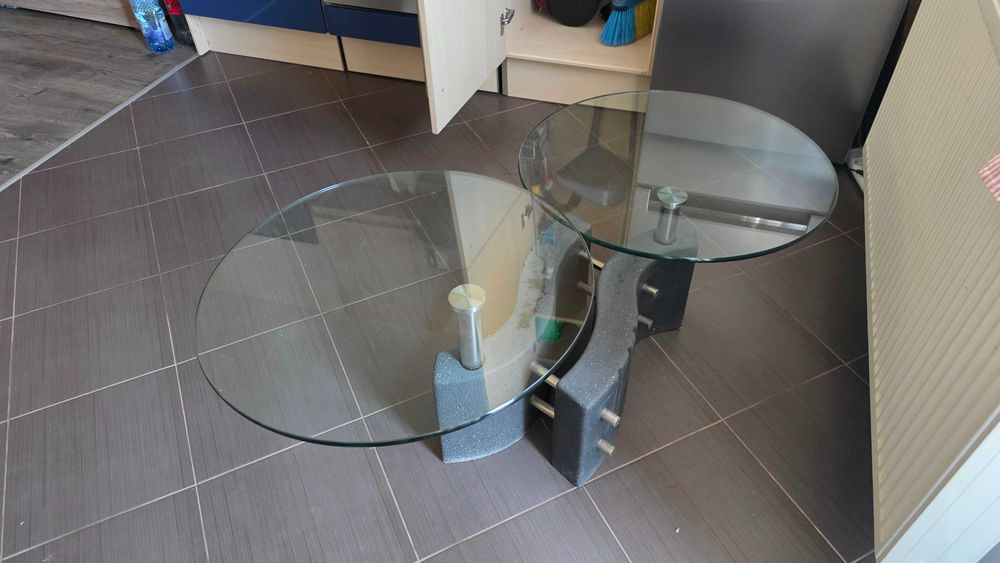 Masuta sufragerie robusta din piatra si sticlamasuta este in stare buna