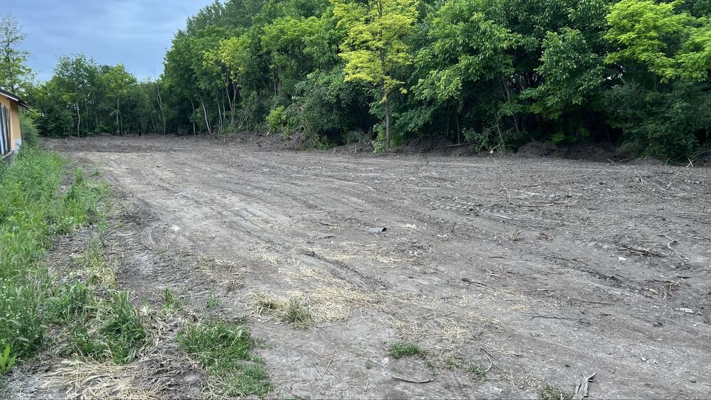 Дворно място в регулация.