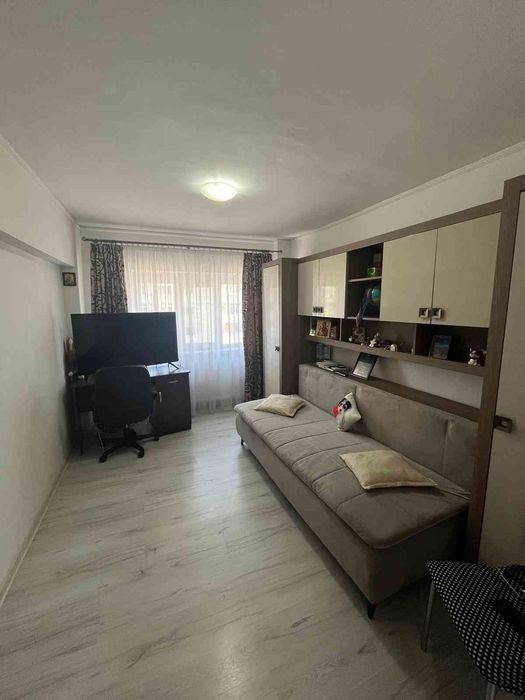 Vand Apartament 3 camera zona Brailei