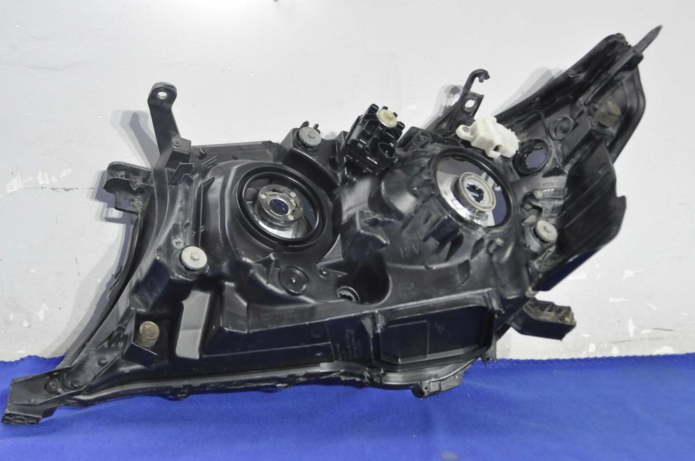 Фара Toyota Landcruiser URJ200