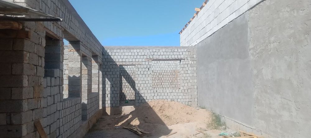 Yangi yol Tinchilik 2 ta 1.2sotix 4 xona uy tomi yopilmagan