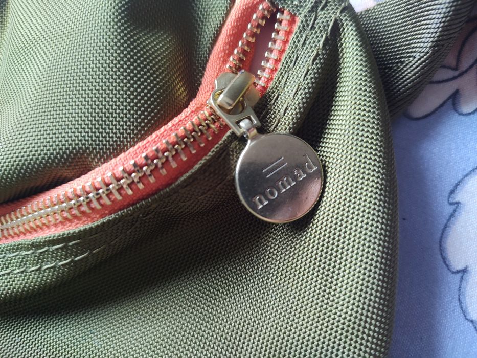 Borseta kaki beanbag CK Nomad nouă