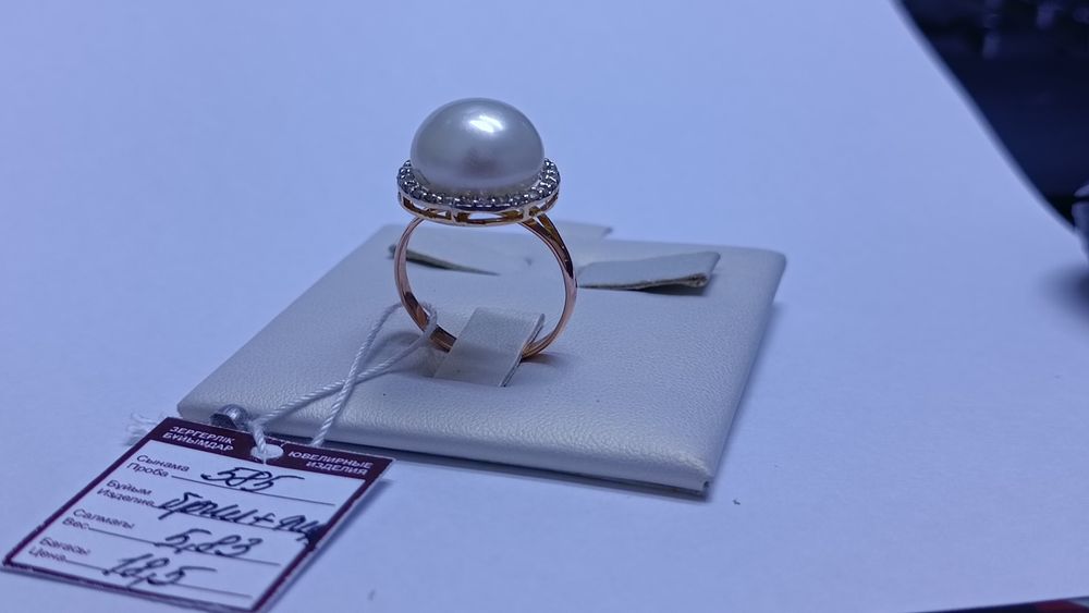 Кольцо с бриллиантами и жемчугом