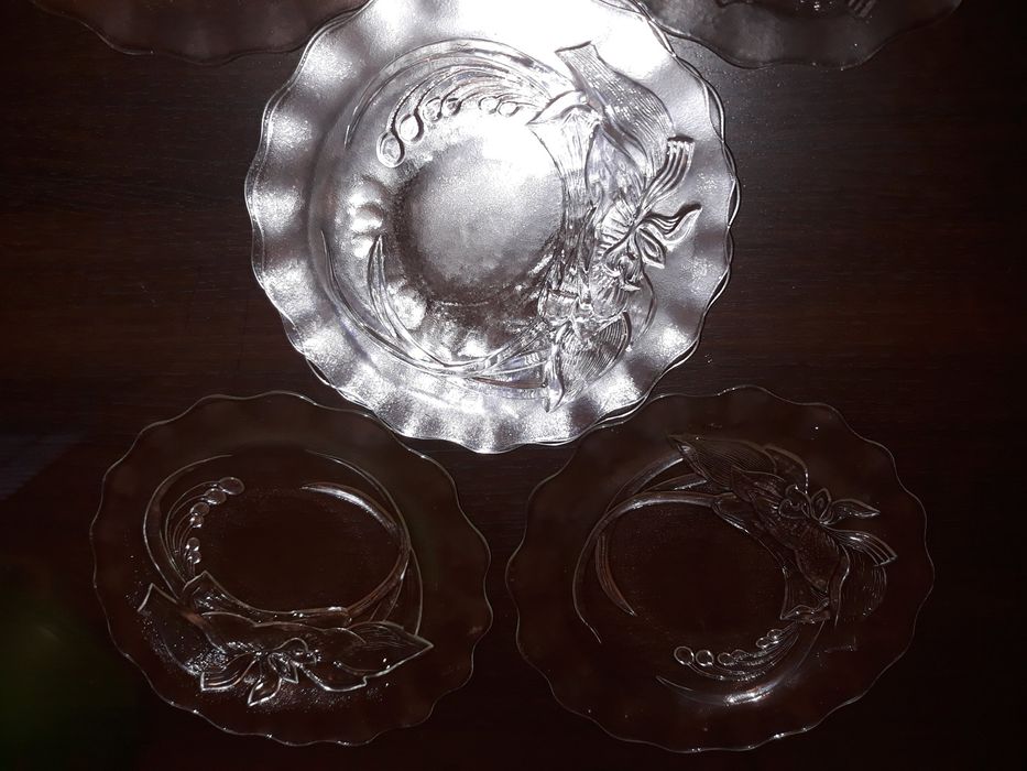 Чисто нов комплект 5 бр чинии