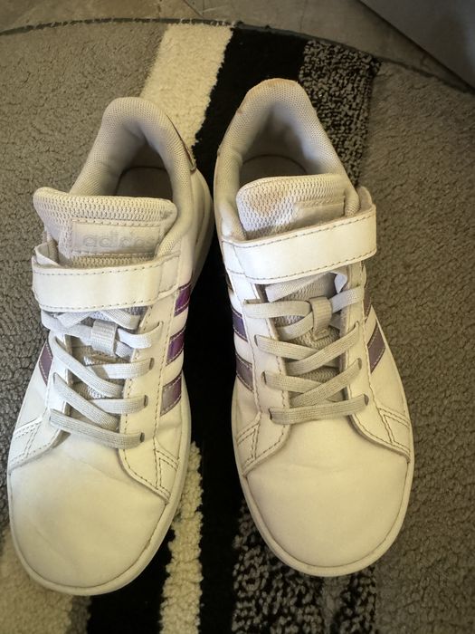 Бели маратонки ADIDAS