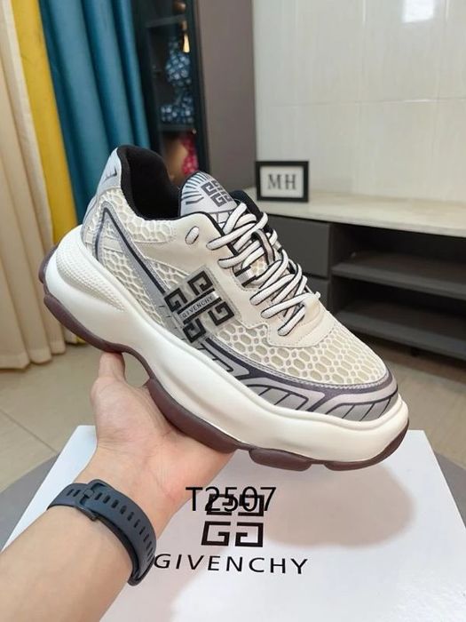 Gvnchy G4 "White Black Pattern"