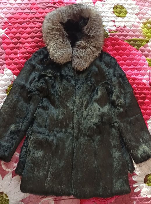 Шуба зимняя (кролик ), капюшон чернобурка 22000тысяч