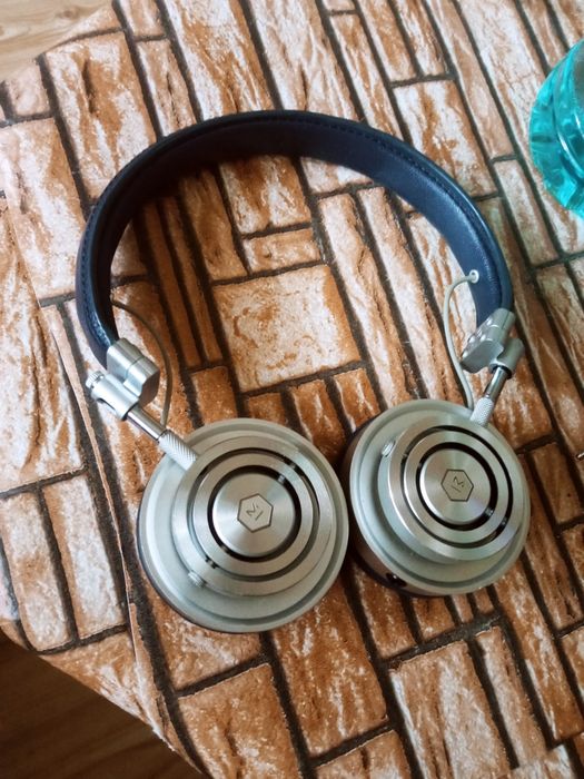 Master & Dynamic MH30 
Master & Dynamic MH30