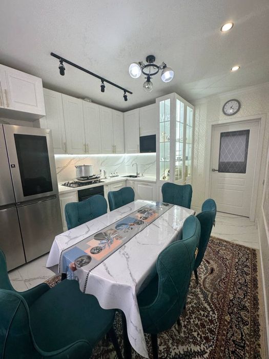 Кухонный стол со стульями