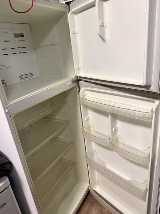 Большой холодильник Daewoo