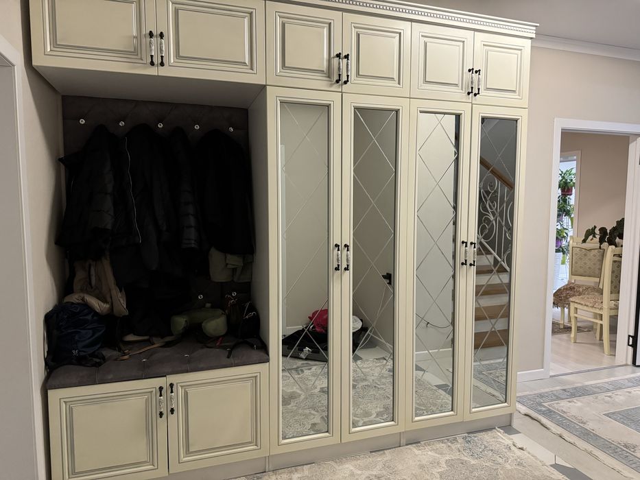 Продам шкаф для прихожей