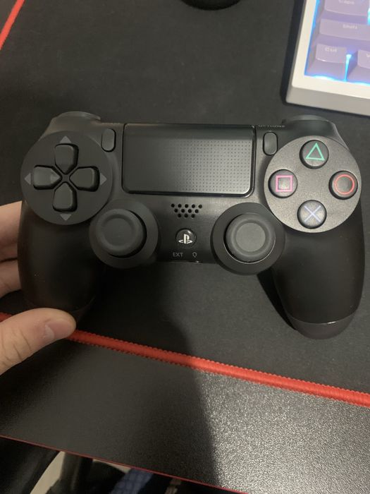 Продам джойстик dualshock 4