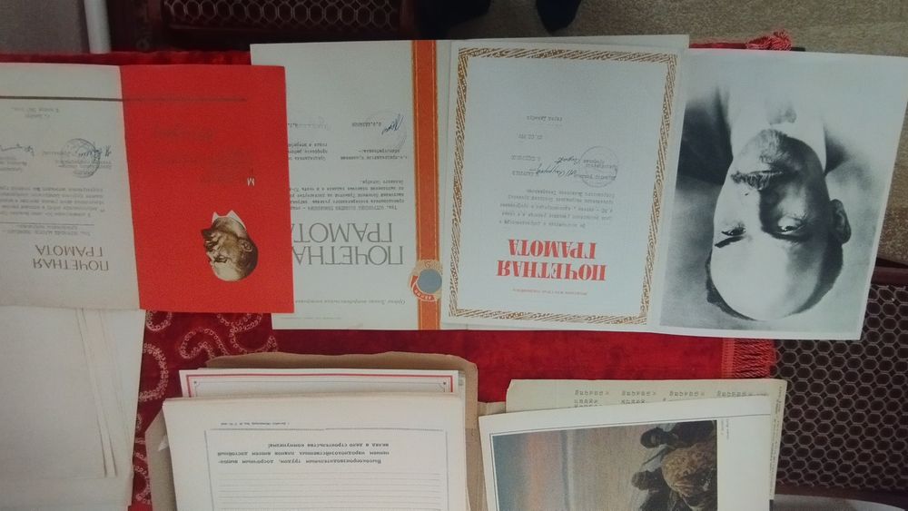 Грамоты и книги продам