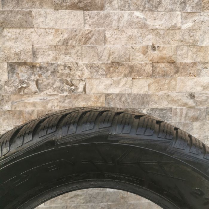 Vând 4 cauciucuri de iarna 215 /65/16