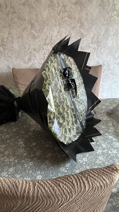 Денежный букет из долларов