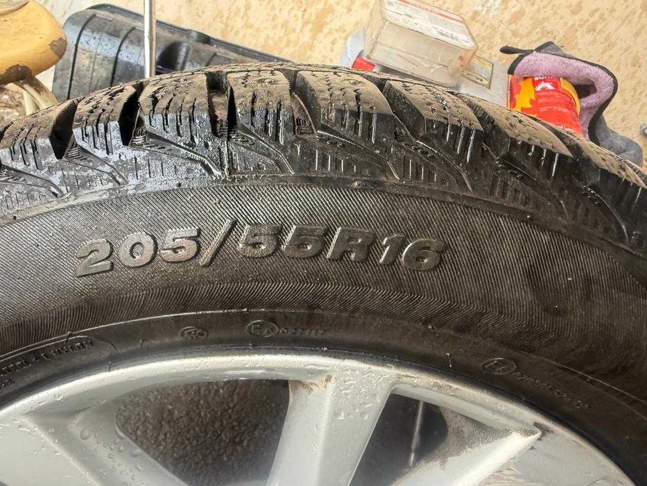 Продам зимние шины с дисками