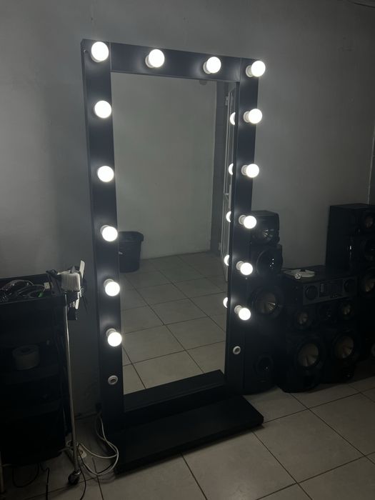 Продаю зеркало для парикмахерской