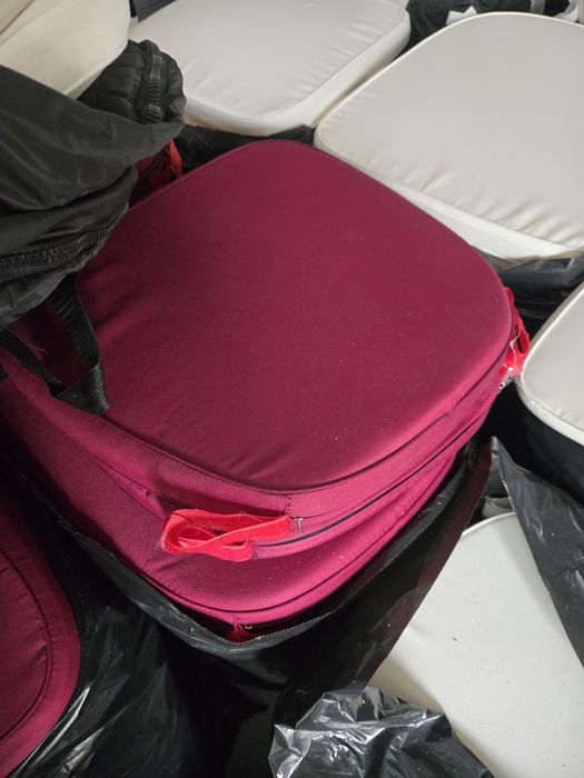 Perne scaune chaivarii roșii și albe folosite 1 an