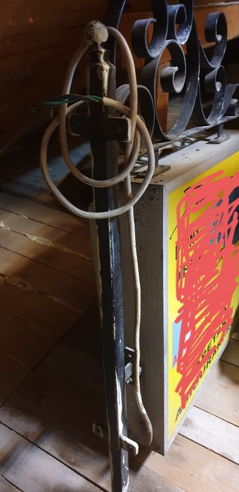 Reclama luminoasa stradala, cadru din fier forjat