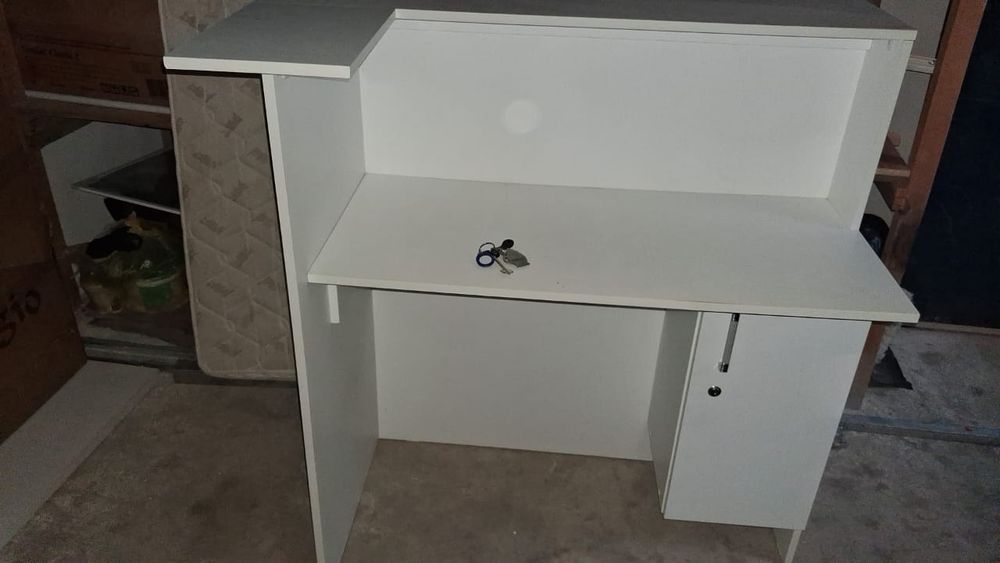 Продам стол администратора